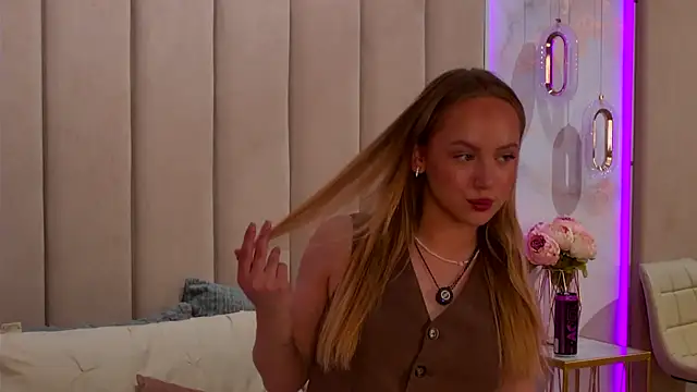 Snapshot of Emi_Sterling chatting on 16, 5, 2026 Emi Sterling online show from 16, 5, 2026