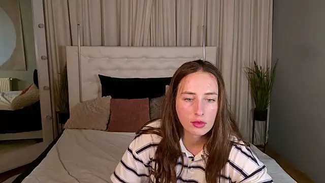Snapshot of NadinnL chatting on 6, 7, 2026 NadinnL online show from 6, 7, 2026