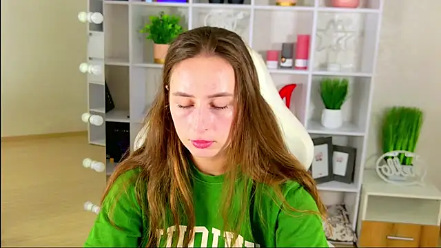 Snapshot of NadinnL chatting on 2, 8, 2026 NadinnL online show from 2, 8, 2026