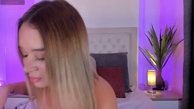Snapshot of Sofia_pamela_ chatting on 23, 7, 2026 Sofia pamela online show from 23, 7, 2026
