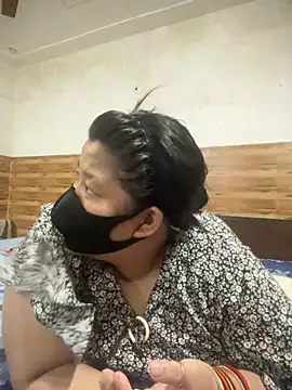 hot-couple-0 online show from 4, 8, 2026