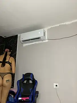 Snapshot of ValentinaLux_Oficiall chatting on 2, 7, 2026 ValentinaLux Oficiall online show from 2, 7, 2026