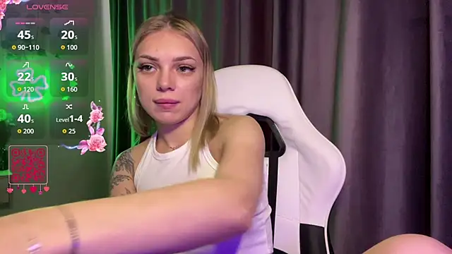 Snapshot of CandyRass chatting on 9, 6, 2026 CandyRass online show from 9, 6, 2026