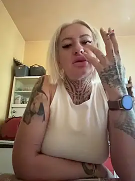 Snapshot of wowblue83 chatting on 24, 4, 2026 wowblue83 online show from 24, 4, 2026