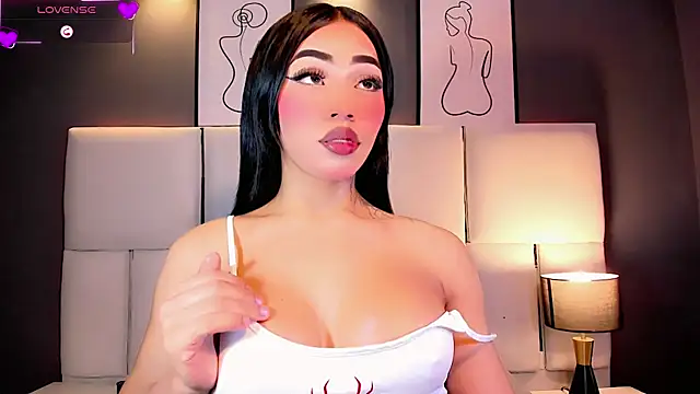 Snapshot of Aleisha_Beaumont chatting on 9, 7, 2026 Aleisha Beaumont online show from 9, 7, 2026