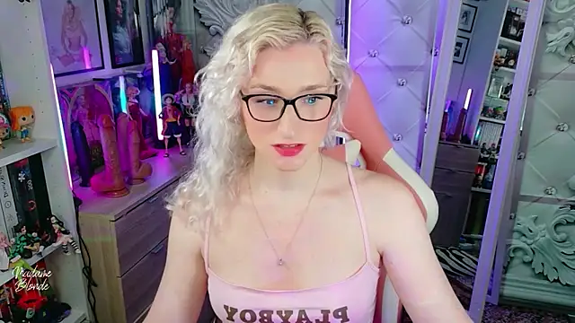 Snapshot of Madame_Blonde chatting on 3, 6, 2026 Madame Blonde online show from 3, 6, 2026
