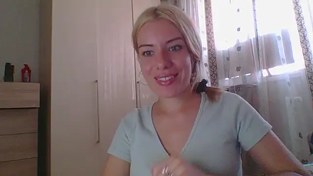 Snapshot of Softy_Aura_ chatting on 4, 8, 2026 Softy Aura online show from 4, 8, 2026
