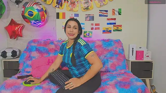 Snapshot of Nyra_Queen chatting on 4, 7, 2026 Nyra Queen online show from 4, 7, 2026