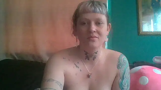 Snapshot of RosieSwitchBitch chatting on 7, 5, 2026 RosieSwitchBitch online show from 7, 5, 2026