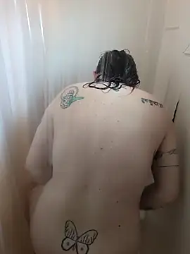 Snapshot of RosieSwitchBitch chatting on 9, 5, 2026 RosieSwitchBitch online show from 9, 5, 2026