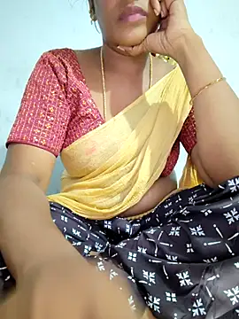 Snapshot of Tamil_Hot_HoneyBee chatting on 3, 7, 2026 Tamil Hot HoneyBee online show from 3, 7, 2026