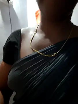 Snapshot of Tamil_Hot_HoneyBee chatting on 20, 7, 2026 Tamil Hot HoneyBee online show from 20, 7, 2026
