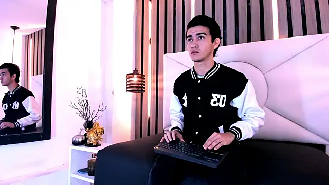 Snapshot of Feiccer_Castquer chatting on 3, 5, 2026 Feiccer Castquer online show from 3, 5, 2026