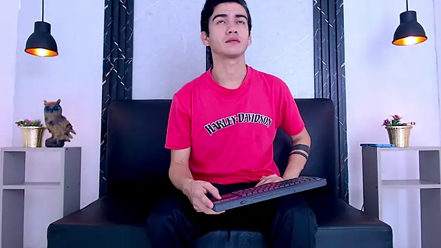 Snapshot of Feiccer_Castquer chatting on 14, 5, 2026 Feiccer Castquer online show from 14, 5, 2026