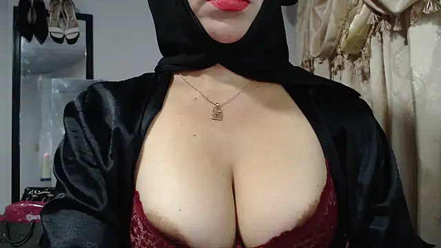 Snapshot of nadia__abaud chatting on 6, 7, 2026 nadia abaud online show from 6, 7, 2026