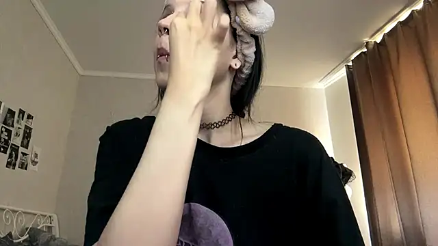 Snapshot of LouisePavlides chatting on 11, 6, 2026 LouisePavlides online show from 11, 6, 2026