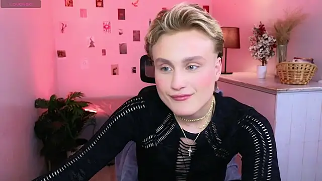 Snapshot of cumboydoll chatting on 8, 5, 2026 cumboydoll online show from 8, 5, 2026
