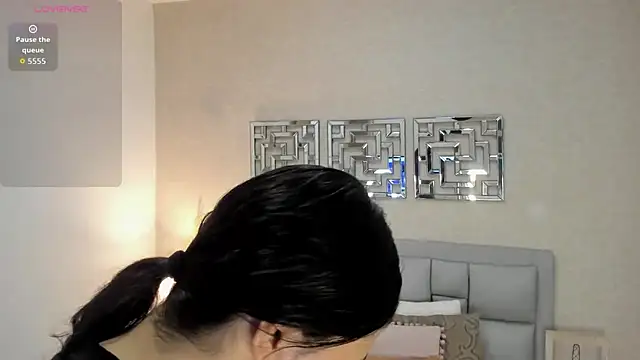sofia  thompson online show from 15, 5, 2026