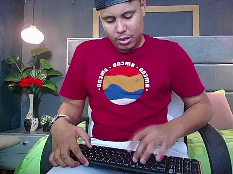 Snapshot of noah_oliver1 chatting on 5, 6, 2026 noah oliver1 online show from 5, 6, 2026