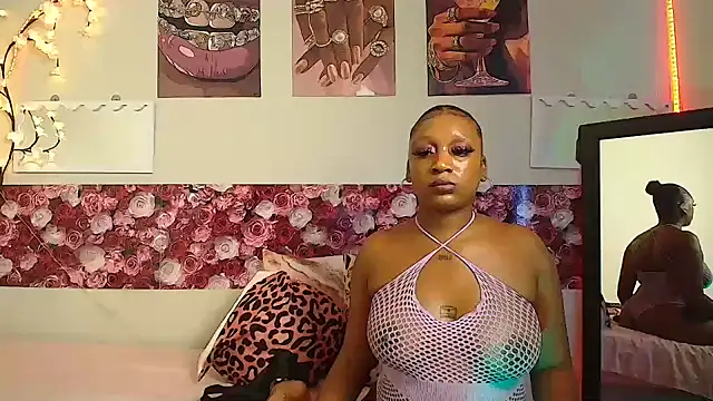 Snapshot of EnchantingLisa chatting on 19, 5, 2026 EnchantingLisa online show from 19, 5, 2026