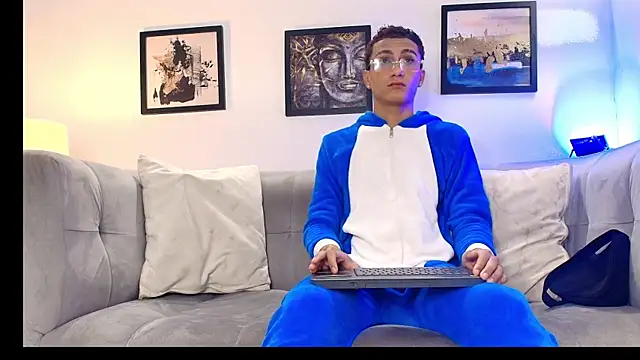 Snapshot of KING_BOYS2026 chatting on 9, 7, 2026 KING BOYS2026 online show from 9, 7, 2026