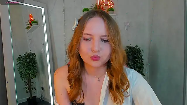 Emmaa Kimm online show from 11, 6, 2026