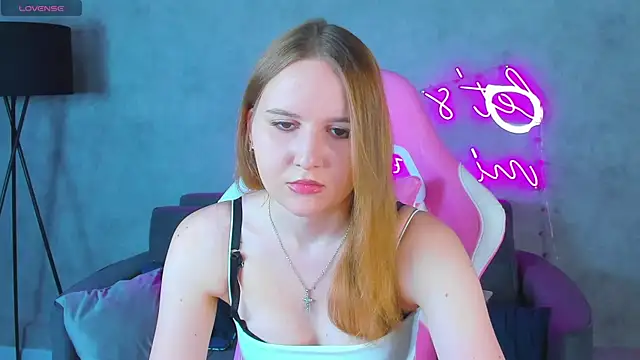Emmaa Kimm online show from 26, 6, 2026