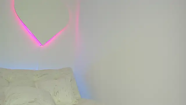 LiaCampbell  online show from 8, 5, 2026