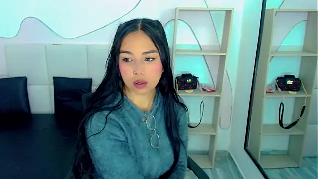 GiannaHott online show from 30, 4, 2026