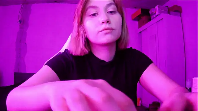 Snapshot of SuzieAllen chatting on 12, 5, 2026 SuzieAllen online show from 12, 5, 2026