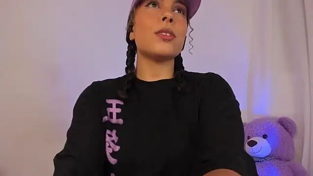 Snapshot of Violetta_cam_ chatting on 15, 5, 2026 Violetta cam online show from 15, 5, 2026