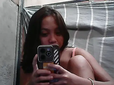 Snapshot of Yours_AsianPinayGirl18 chatting on 4, 7, 2026 Yours AsianPinayGirl18 online show from 4, 7, 2026