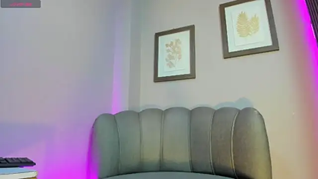 Snapshot of Roxanna_moore chatting on 16, 5, 2026 Roxanna moore online show from 16, 5, 2026