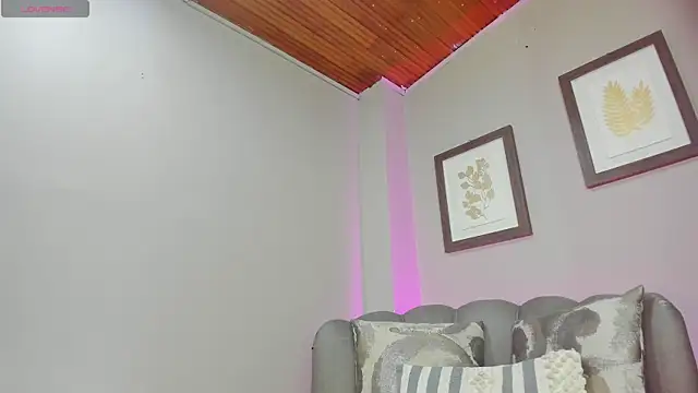 Roxanna moore online show from 25, 6, 2026