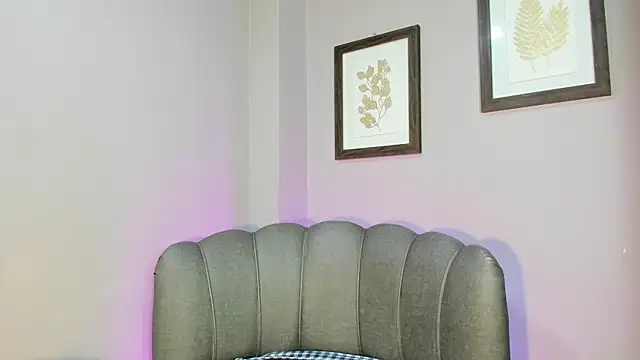 Roxanna moore online show from 21, 7, 2026