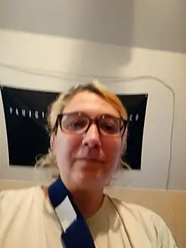 Snapshot of Thatonebinch chatting on 6, 5, 2026 Thatonebinch online show from 6, 5, 2026
