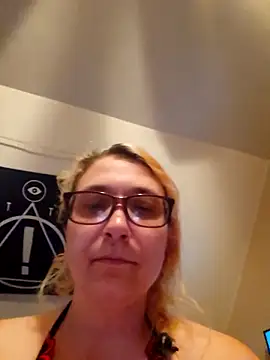 Snapshot of Thatonebinch chatting on 8, 5, 2026 Thatonebinch online show from 8, 5, 2026
