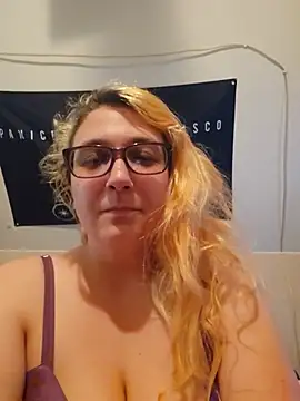 Snapshot of Thatonebinch chatting on 17, 5, 2026 Thatonebinch online show from 17, 5, 2026