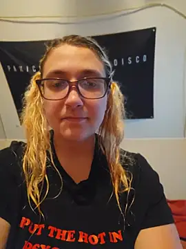 Snapshot of Thatonebinch chatting on 25, 5, 2026 Thatonebinch online show from 25, 5, 2026