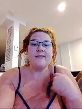 Snapshot of petitelionne1 chatting on 24, 5, 2026 petitelionne1 online show from 24, 5, 2026