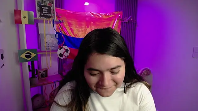 Laurha  online show from 15, 7, 2026