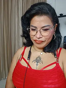 Aurorasaenz  online show from 2, 7, 2026