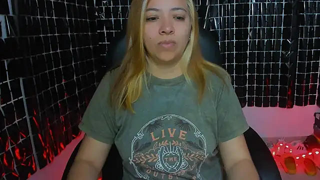 Snapshot of MissAlmaFenix chatting on 3, 6, 2026 MissAlmaFenix online show from 3, 6, 2026