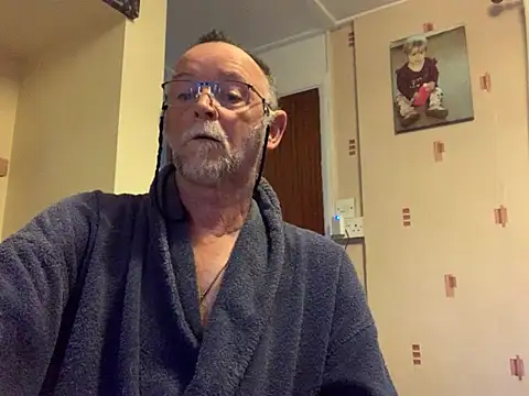 Snapshot of Moonraker64 chatting on 8, 8, 2026 Moonraker64 online show from 8, 8, 2026