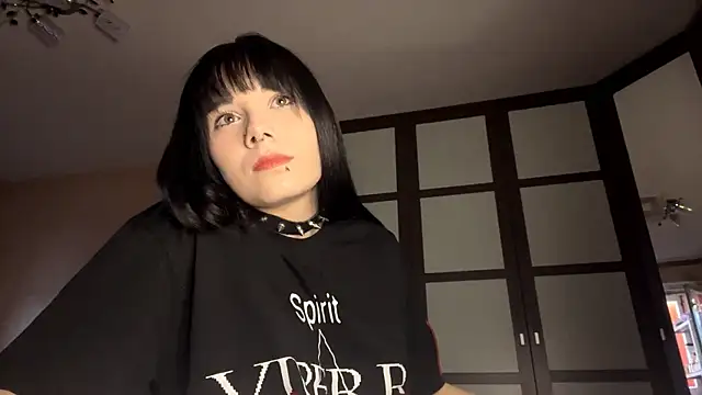 gothicq online show from 4, 5, 2026