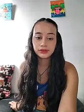 Snapshot of L0lita_Emi12 chatting on 25, 5, 2026 L0lita Emi12 online show from 25, 5, 2026