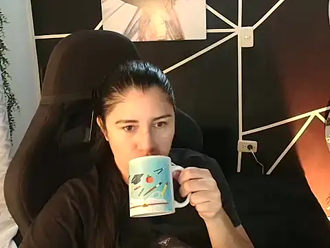 Snapshot of LUCYMILF_SEXY chatting on 13, 5, 2026 LUCYMILF SEXY online show from 13, 5, 2026