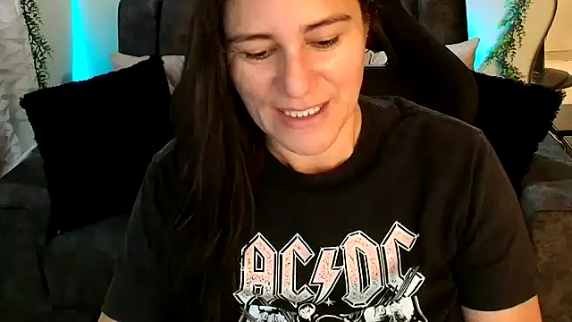 Snapshot of LUCYMILF_SEXY chatting on 30, 5, 2026 LUCYMILF SEXY online show from 30, 5, 2026