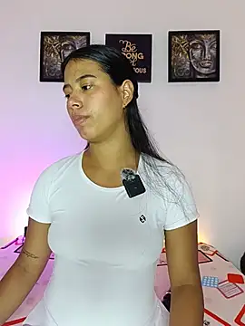 Snapshot of Raven_stonee01 chatting on 5, 6, 2026 Raven stonee01 online show from 5, 6, 2026