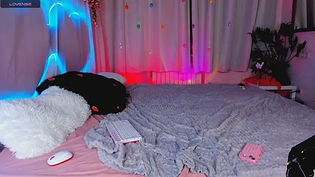 Snapshot of MaddyFever chatting on 11, 5, 2026 MaddyFever online show from 11, 5, 2026